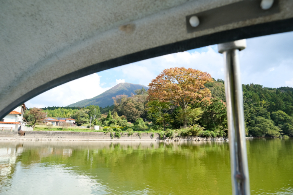 浮布の池　スワンボートから見える景色