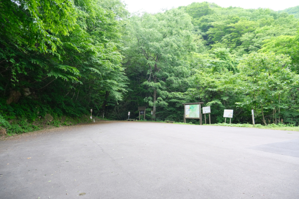 大万木山渓谷ルート登山口駐車場