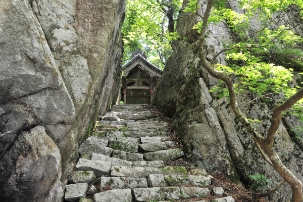 琴弾山神社